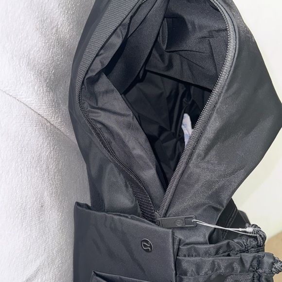 Lululemon All Set Hobo
Black NWOT🤩 - Picture 11 of 11